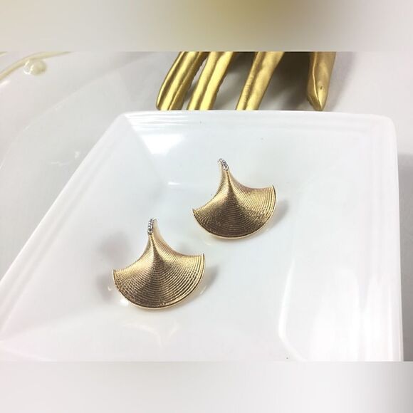 New! Zara Fan Earrings - Picture 2 of 10